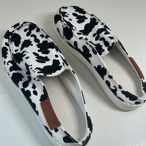 New comfortable no name slip on slippers - Picture 2 of 4